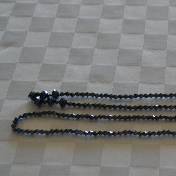 45" Long Black/Grey Alaskan Faceted Crystal Beaded Lariat - Picture 2 of 7